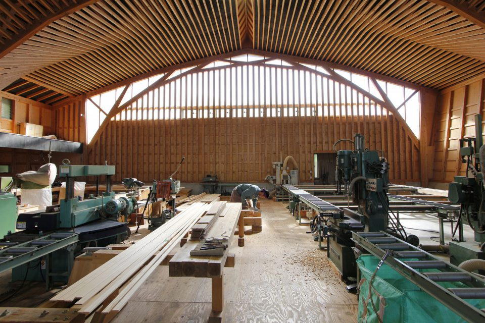 北沢建築の木材加工場