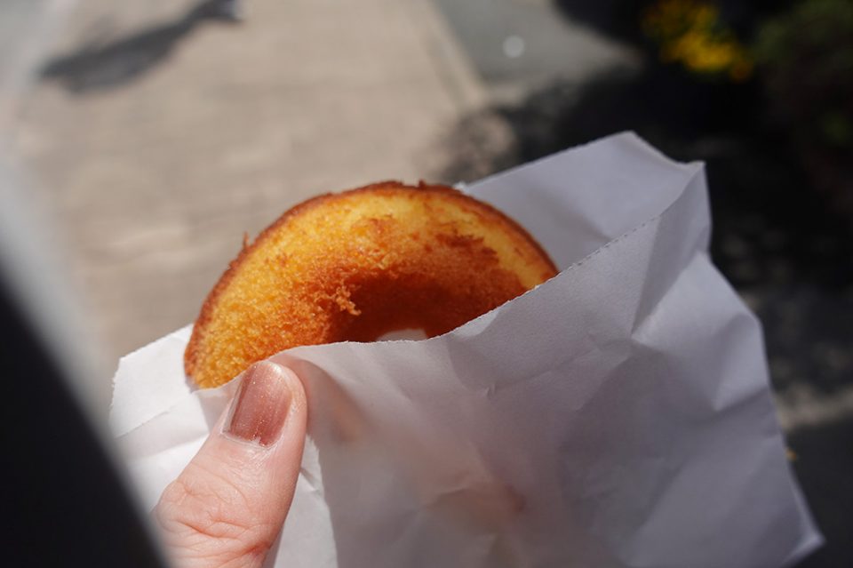 街歩きに参加された皆さんとナミオ珈琲さんの焼きドーナツをいただきました！